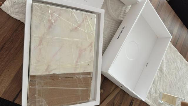 Akılalmaz Olay: MacBook Sipariş Eden Müşteriye Kutu İçinde Mermer Gönderildi!