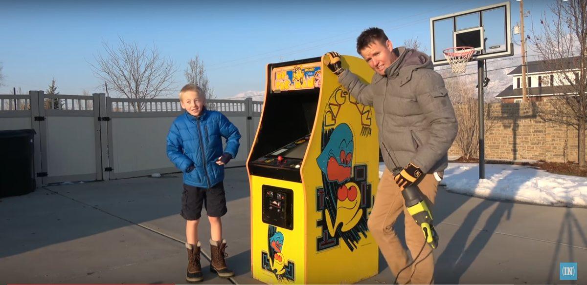 Atari Salonlarındaki Oyun Makinesinin İçini Açtılar