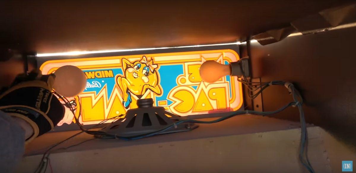 Atari Salonlarındaki Oyun Makinesinin İçini Açtılar