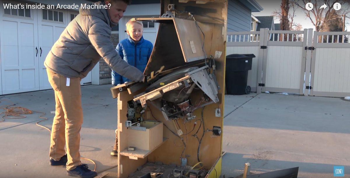 Atari Salonlarındaki Oyun Makinesinin İçini Açtılar
