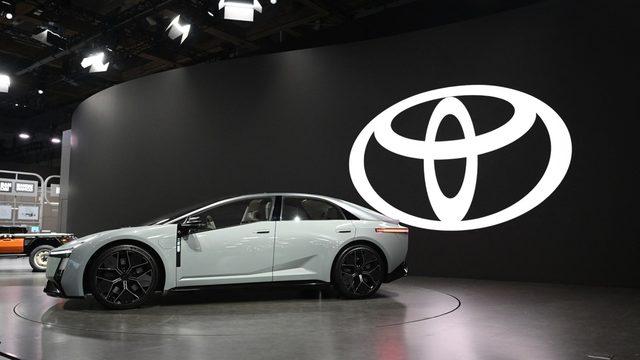Toyota Corolla'da Yeni Dönem: Efsane Model Tamamen Elektrikleniyor!