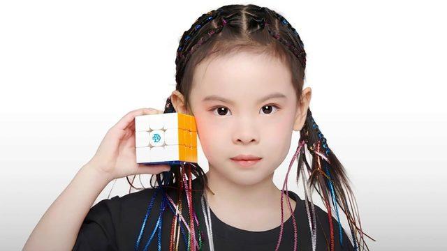 6 Yaşındaki Küçük Bir Kız Çocuk, Rubik Küpünde Dünya Rekorunu Üst Üste İki Kez Kırdı!
