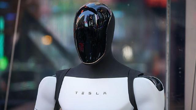 Tesla Optimus’un Üretiminde Sıkıntılar Başladı: Haftalık 20 Bin Robot Üretmek Hayal Olabilir!