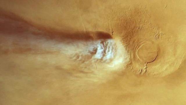 Mars'taki 1.800 Kilometrelik Gizemli Bulutun Sırrı Çözüldü (İmkânsız Görülen Bir Fizik Kuralıyla Oluşuyor)