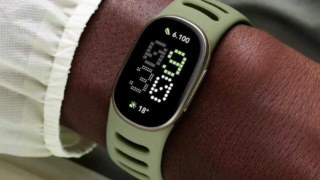 Google, Ekranlı Akıllı Bilekliği Fitbit Edge’i Tanıttı