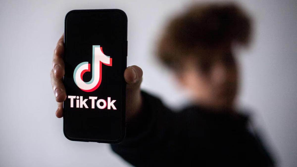 TikTok, Çocukların İstismar Edildiği Yayınlardan Gelir Elde Etmekle Suçlanıyor