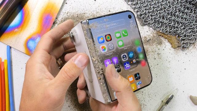 iPhone Duo, Sağlamlık Testine Girdi [Video]