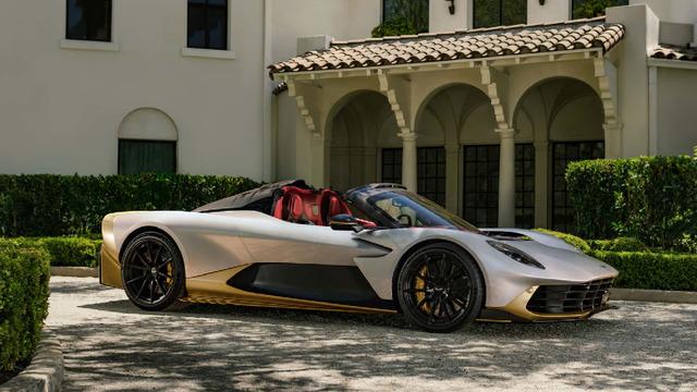 Tavanı Açıkken 349 km/s Hız Yapabilen Aston Martin Valhalla Spider Tanıtıldı