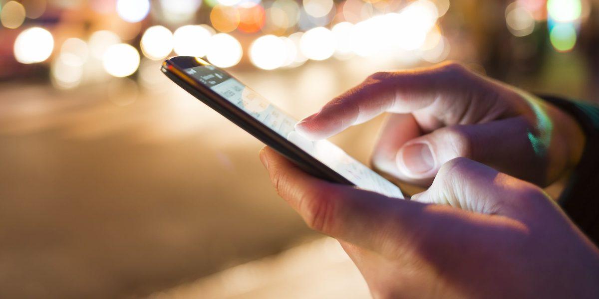 Siri ’Eskort’ Arayan Sapkın Kullanıcıları Olmadık Bir Yere Yönlendiriyor!