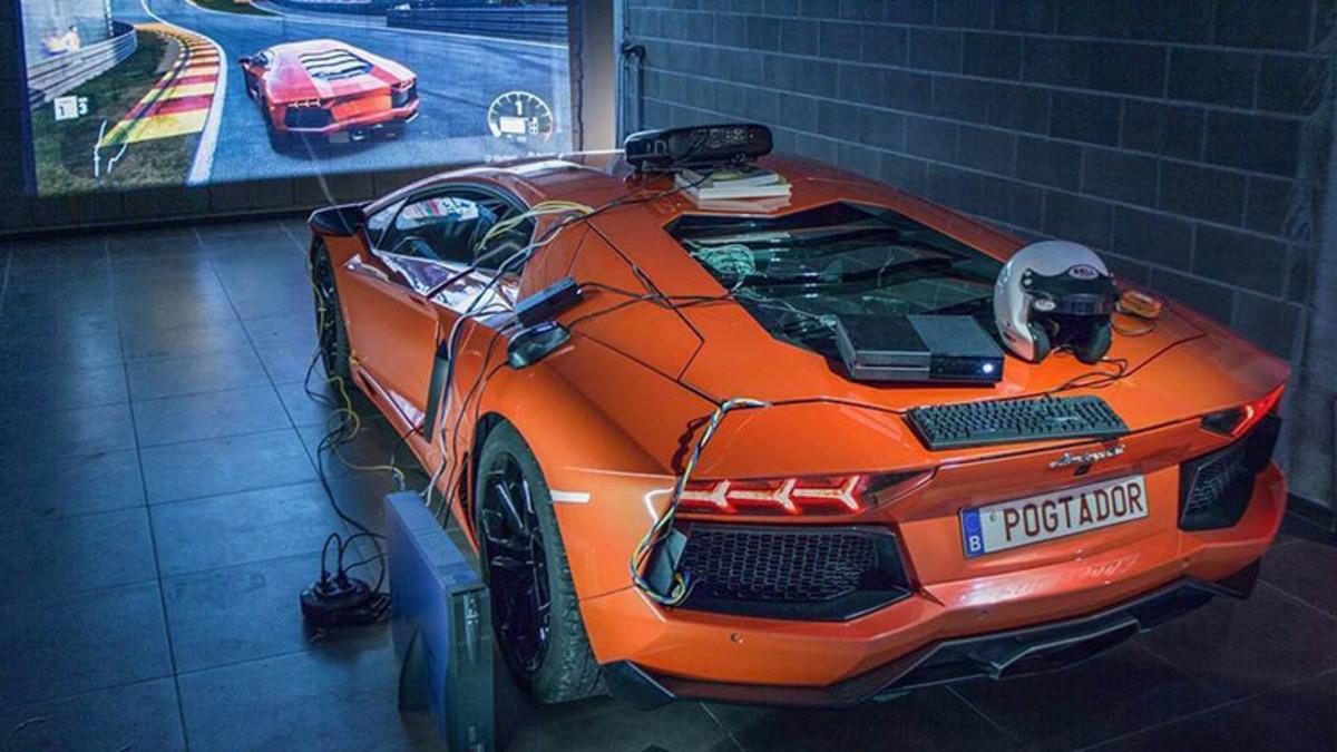 1.5 Milyon TL’lik Lamborghini’sini Oyun Konsolu Olarak Kullanan Oyuncu