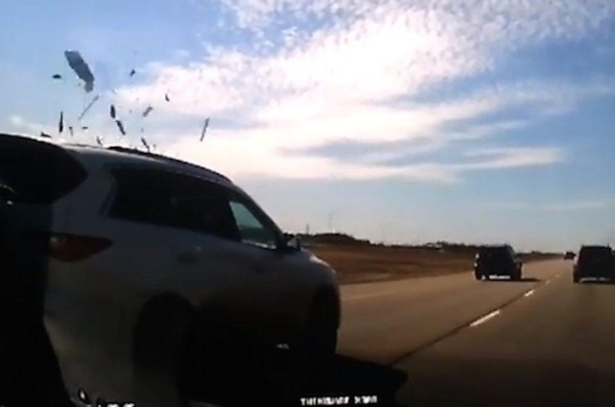 Son Yıllarda Otomobillerin Sunroof’ları Neden Patlamaya Başladı?