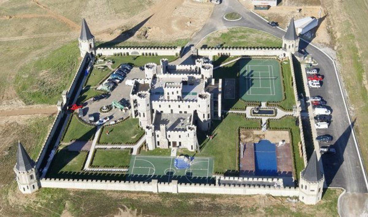 Sizi Olası Zombi Saldırısından Kurtarabilecek, Sadece Zenginlerin Alabileceği 10 Ev