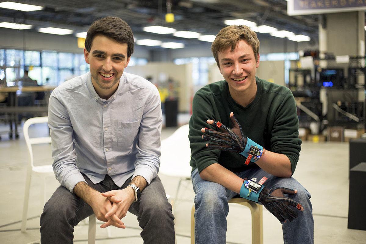 İşaret Dilini Tarihe Gömecek Eldiven: SignAloud