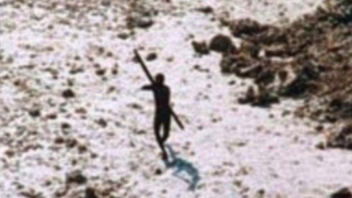 Yardıma Gelen Ziyaretçileri Teker Teker Öldüren Psikopat Bir Kabile: Sentinel