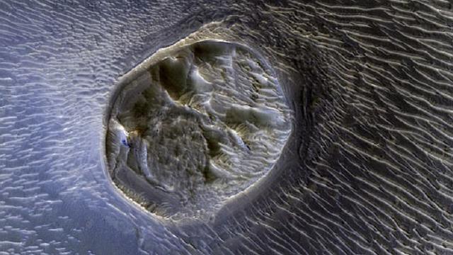 Mars’daki Garip Krater Uzaylı Söylentilerini Ateşledi!