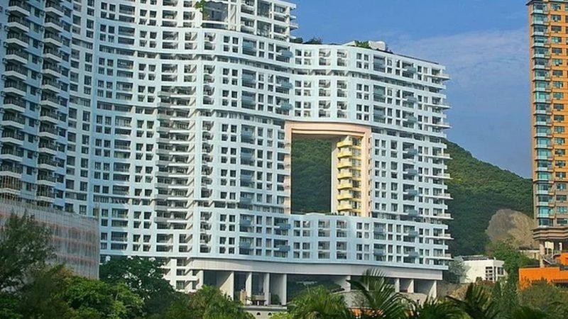 Neden Çin’de Hemen Hemen Her Binanın Ortasında Büyük Bir Delik Var?