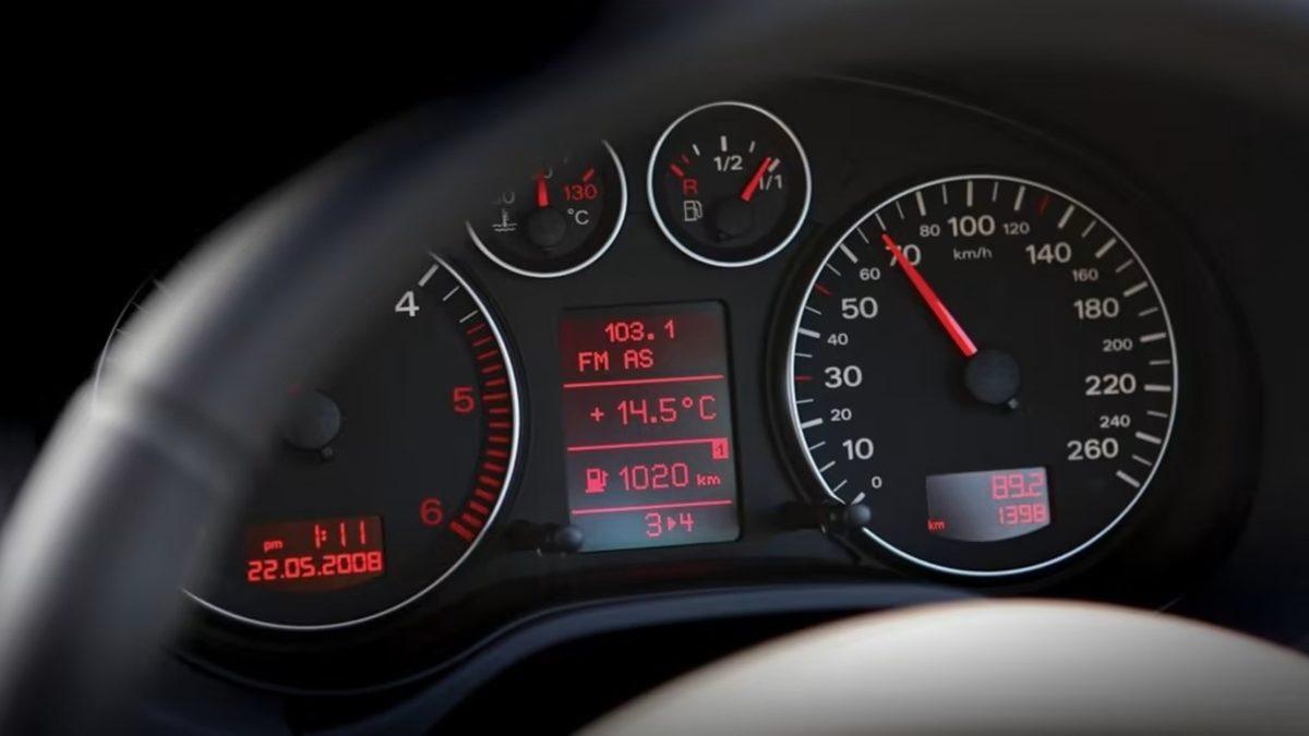 Hız Göstergeleri Arabaların Çıkabileceği Maksimum Hızdan Neden Hep Daha Fazlasına Sahiptir?