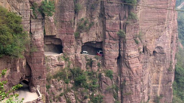 İnsanın Yüreğini Ağzına Getiren Dünyanın En Tehlikeli 9 Otoyolu!
