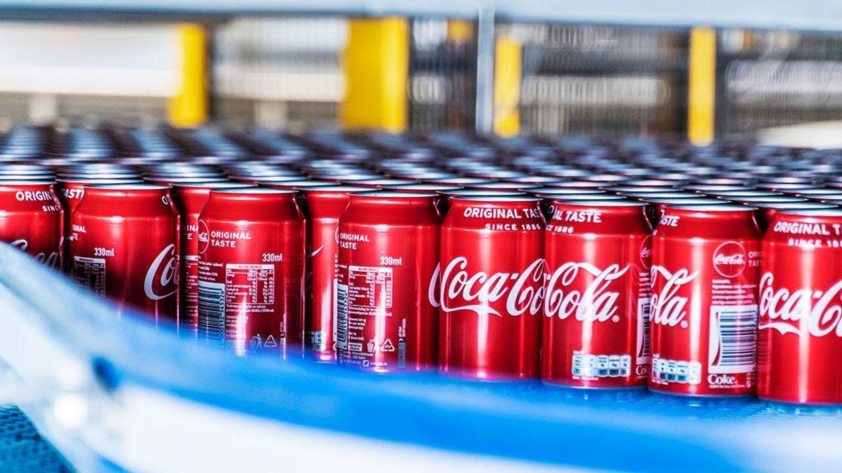 Coca-Cola’nın 330 ml’lik Tombul Kutu Kolalarının Yerini Neden İnce ve Uzun Olanlar Aldı? (Tek Sebebi Tasarımı İyileştirmek Değil!)