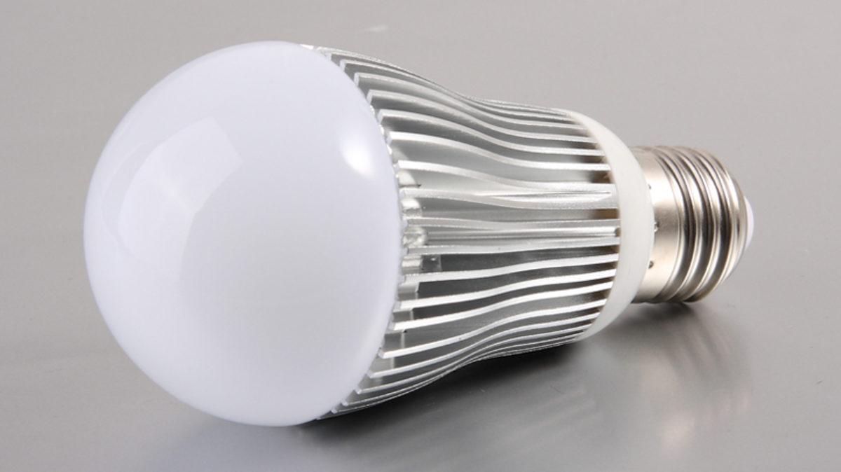 Tasarruflu Ampullerin Aslında Ne Kadar Tehlikeli Olduğunu Gösteren İbretlik Olay