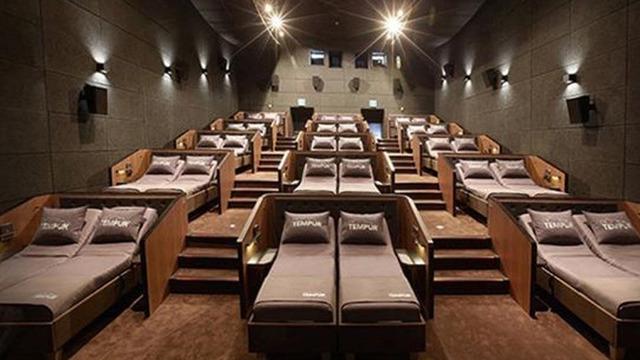 Uzanarak Film İzlemeyi Sevenlere: Türkiye’nin İlk Yataklı Sinema Salonu