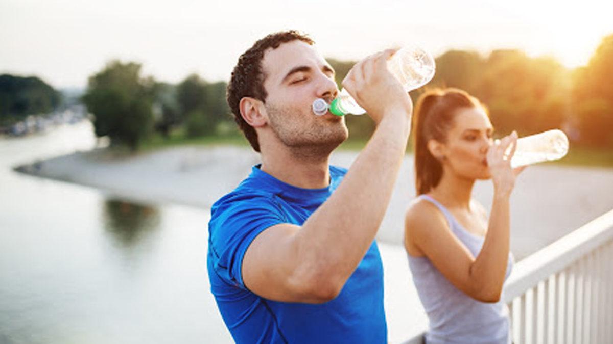 Vücudunuzun Yeteri Kadar Su İçmediğinizde Verdiği 10 İşaret