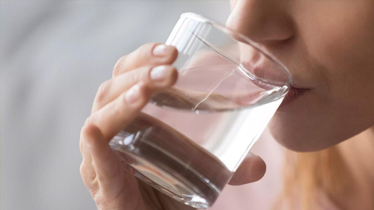 Vücudunuzun Yeteri Kadar Su İçmediğinizde Verdiği 10 İşaret