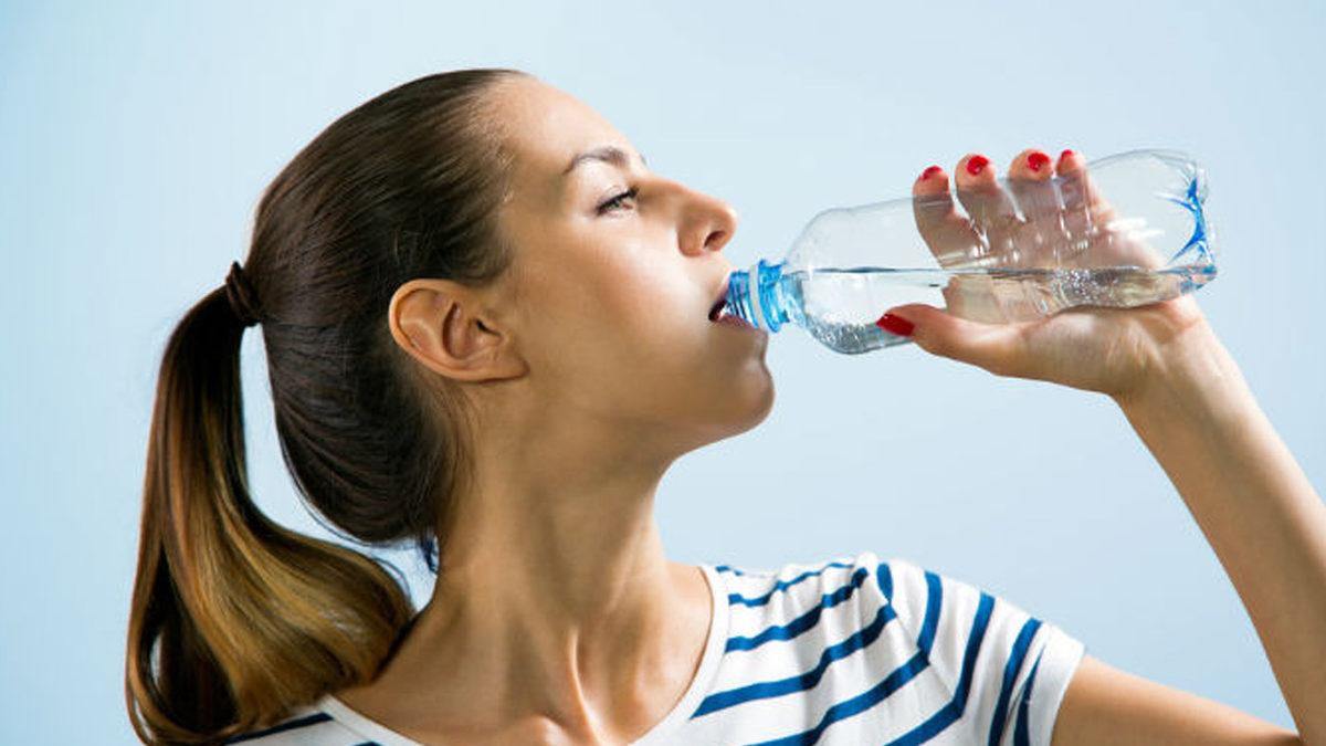 Vücudunuzun Yeteri Kadar Su İçmediğinizde Verdiği 10 İşaret