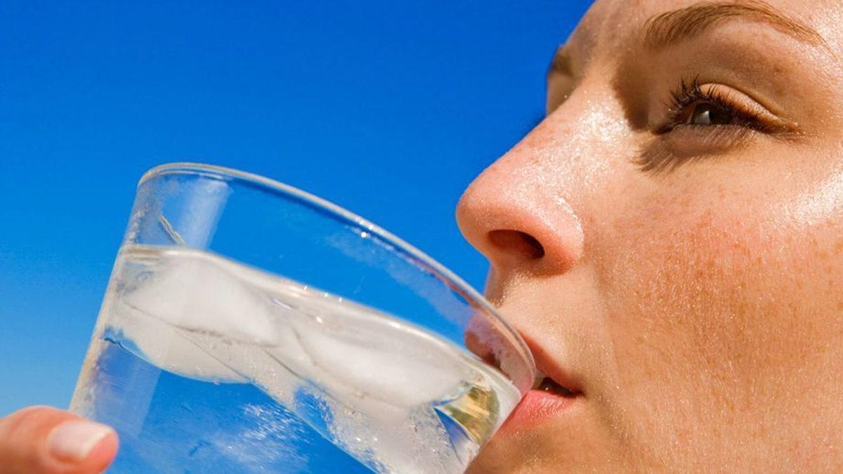 Vücudunuzun Yeteri Kadar Su İçmediğinizde Verdiği 10 İşaret