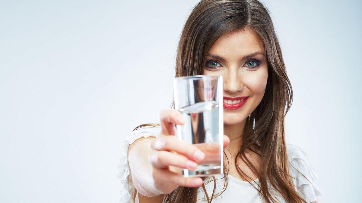 Vücudunuzun Yeteri Kadar Su İçmediğinizde Verdiği 10 İşaret