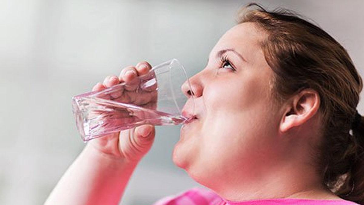 Vücudunuzun Yeteri Kadar Su İçmediğinizde Verdiği 10 İşaret