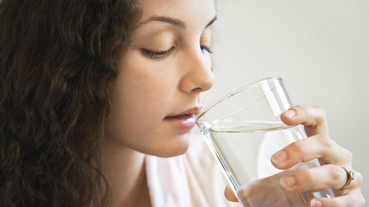 Vücudunuzun Yeteri Kadar Su İçmediğinizde Verdiği 10 İşaret