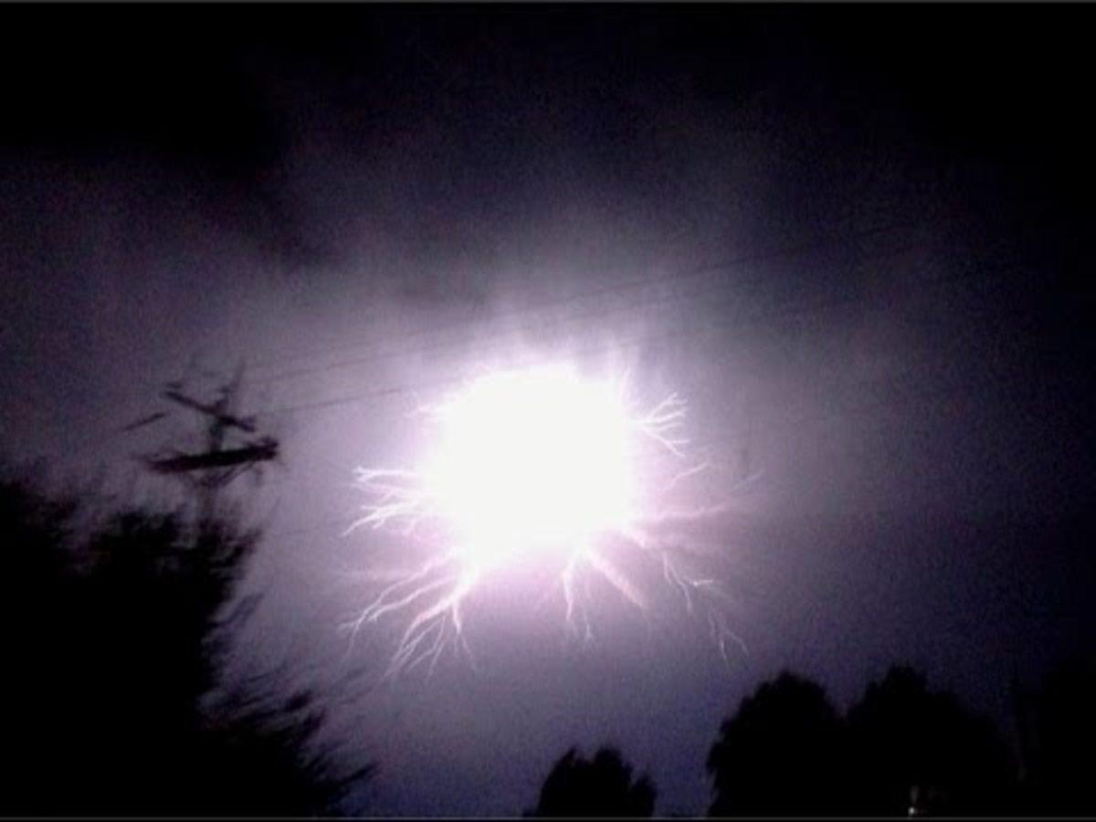 Ender Rastlanan Gizemli Doğa Olayı ‘Yıldırım Topu’ Görüntülendi!