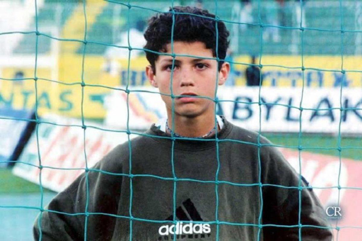 Ronaldo, Nike Reklamında Adidas Amblemi Olan Bir Kazak Giyiyor!